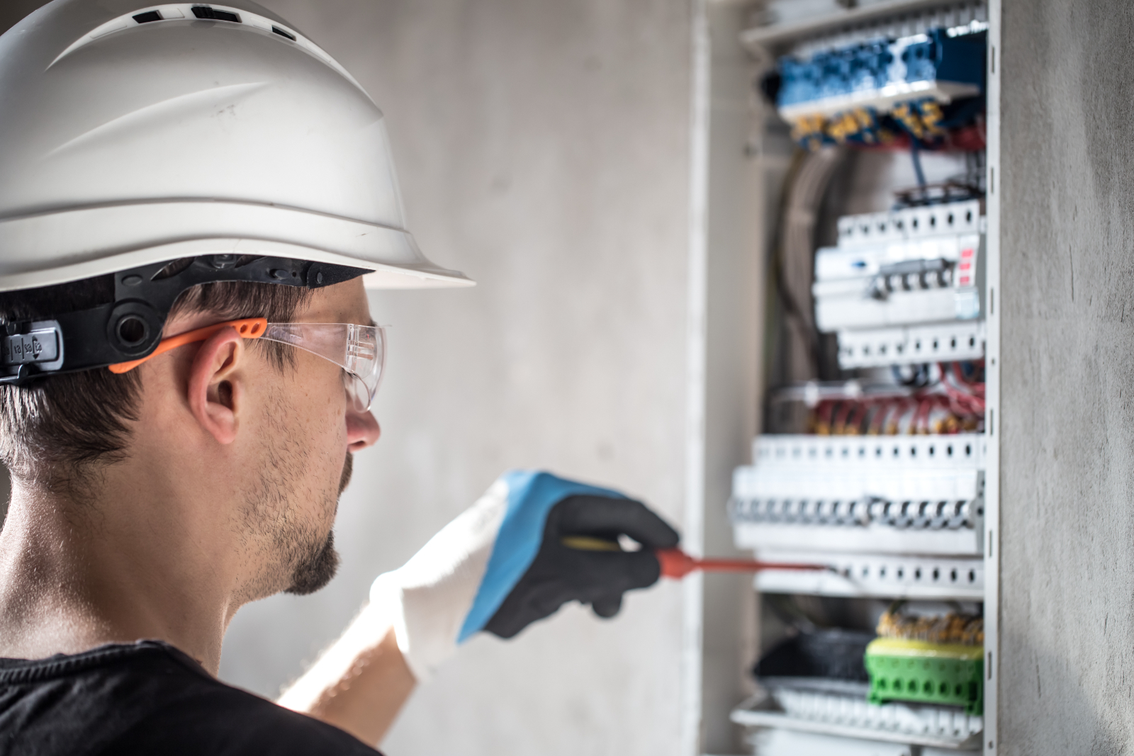 Emergency Electricians in Wigan, Manchester, Liverpool, Bolton, Ormskirk, Warrington, St Helens, Chorley, Southport